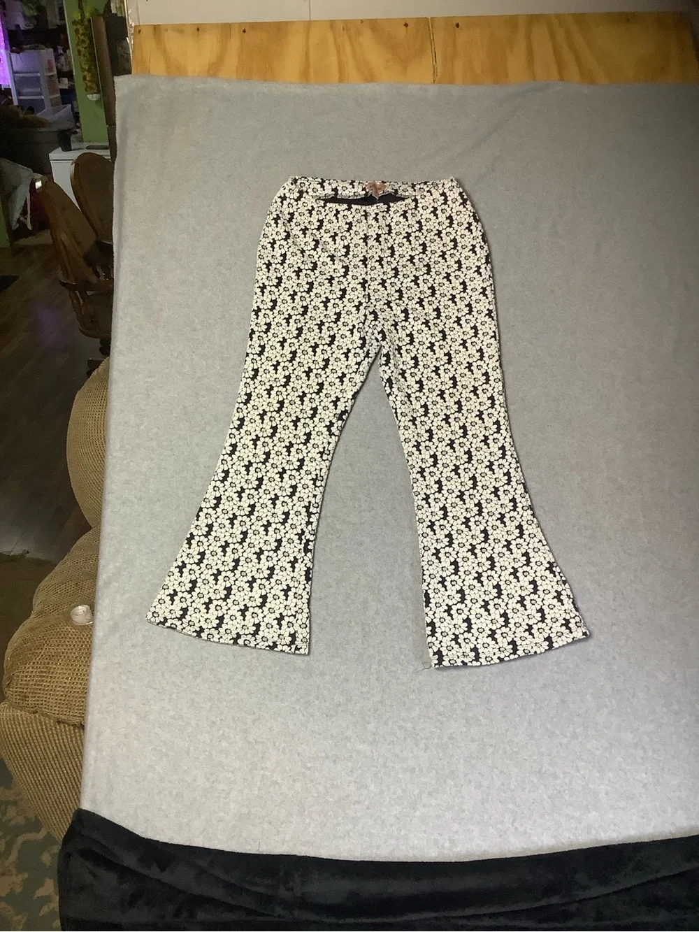 Willow Tree Black and White Floral Skirt - Picture 9 of 9